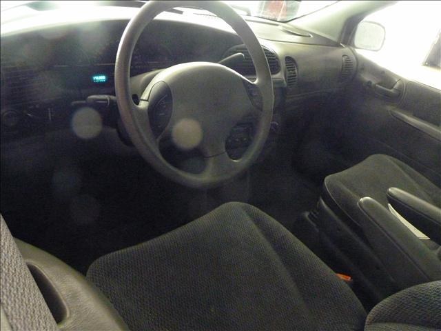 Plymouth Voyager 1997 photo 3