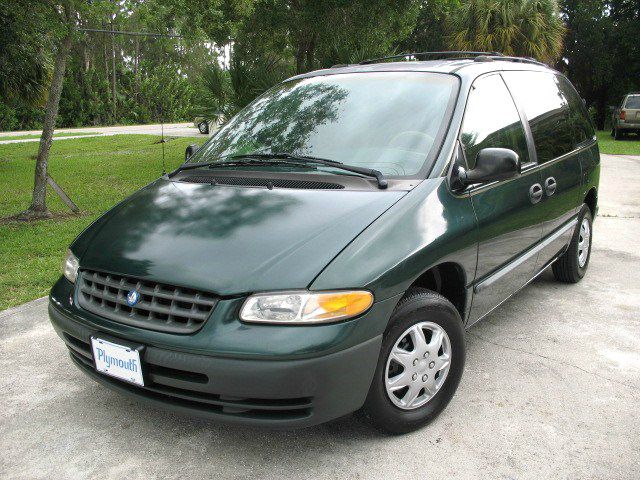 Plymouth Voyager 1998 photo 1