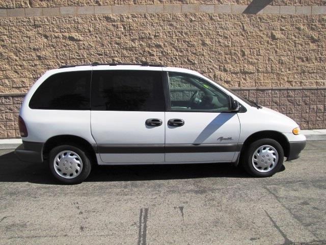 Plymouth Voyager SE MiniVan