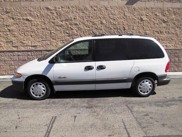 Plymouth Voyager 1998 photo 1