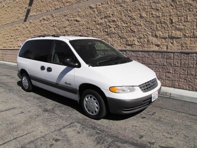 Plymouth Voyager 1998 photo 3