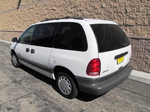 Plymouth Voyager 1998 photo 4