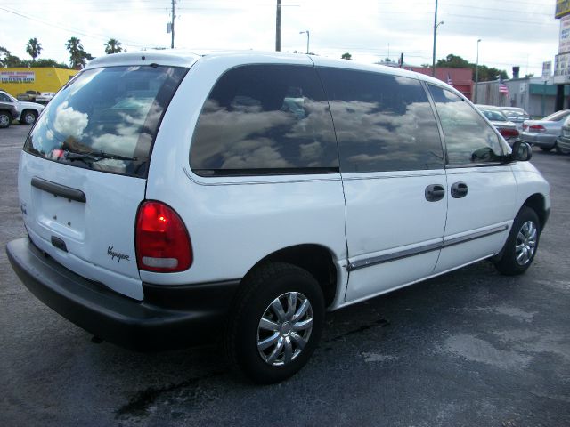 Plymouth Voyager 1998 photo 0