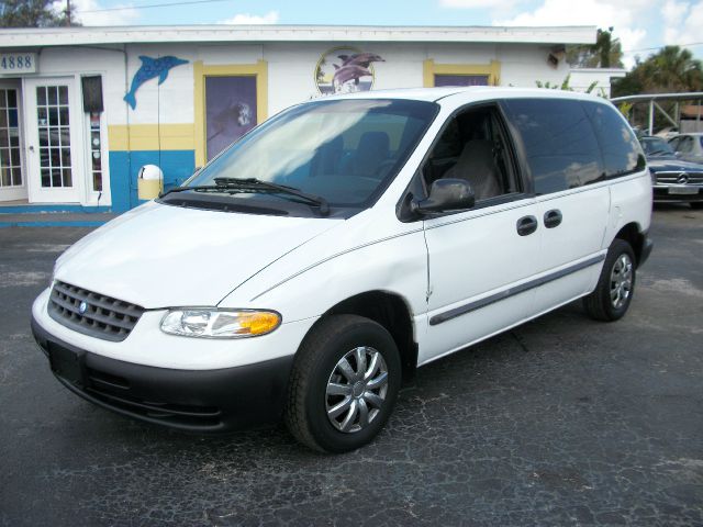 Plymouth Voyager 1998 photo 1