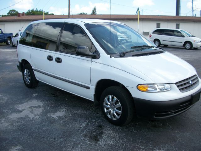 Plymouth Voyager 1998 photo 2