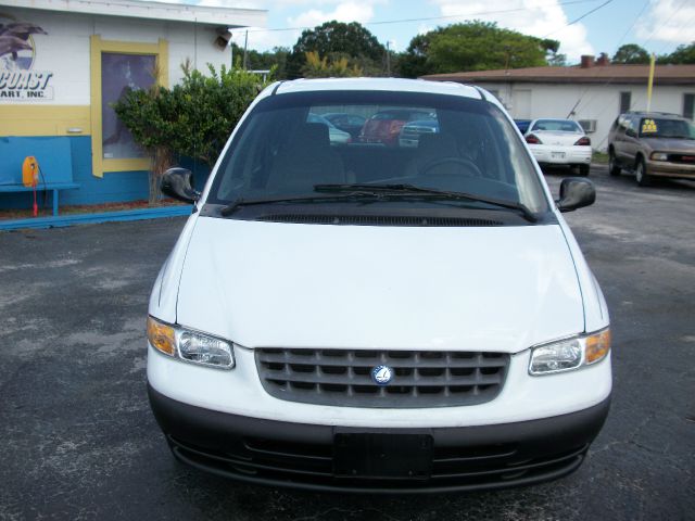 Plymouth Voyager 1998 photo 3