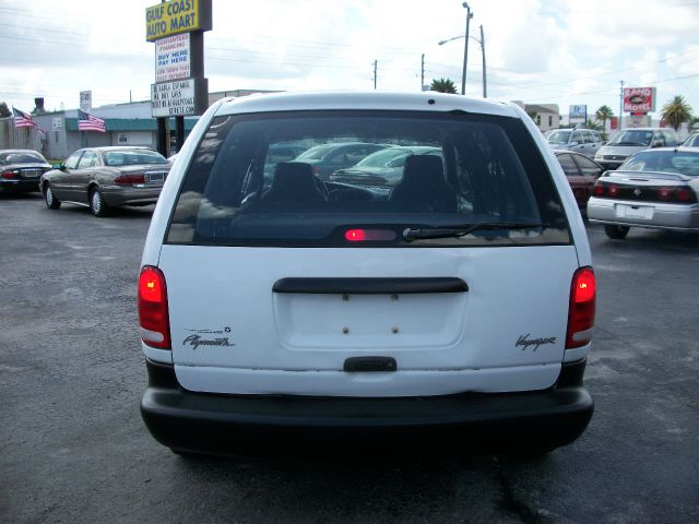 Plymouth Voyager 1998 photo 4
