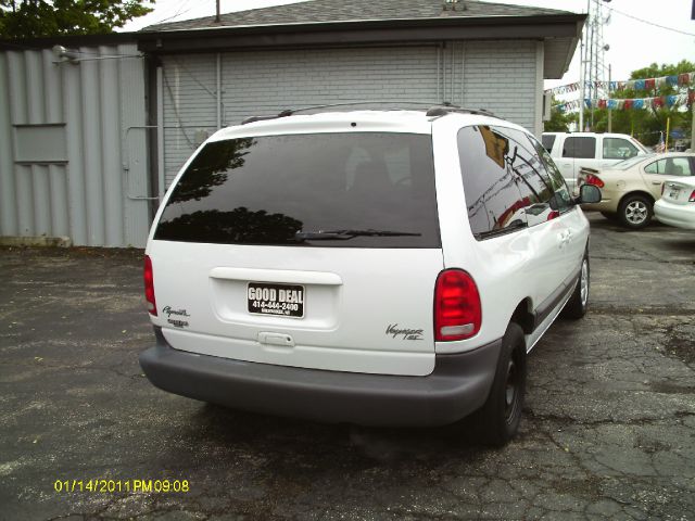 Plymouth Voyager SE MiniVan