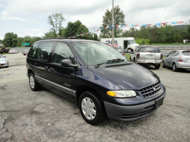 Plymouth Voyager SE MiniVan
