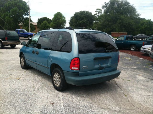 Plymouth Voyager 1999 photo 1