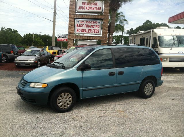 Plymouth Voyager 1999 photo 2