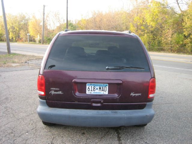 Plymouth Voyager 1999 photo 3