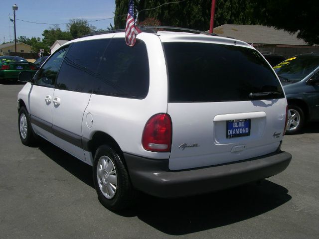 Plymouth Voyager 1999 photo 5