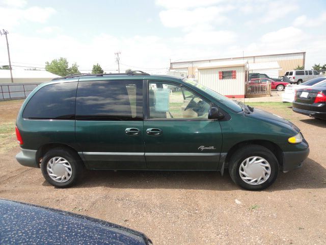 Plymouth Voyager 1999 photo 2