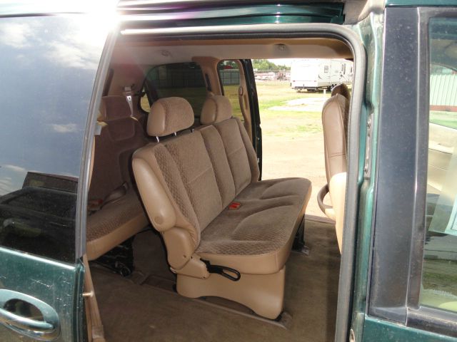 Plymouth Voyager 1999 photo 5