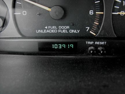 Plymouth Voyager 1999 photo 2