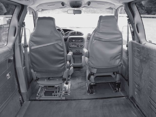 Plymouth Voyager 1999 photo 3