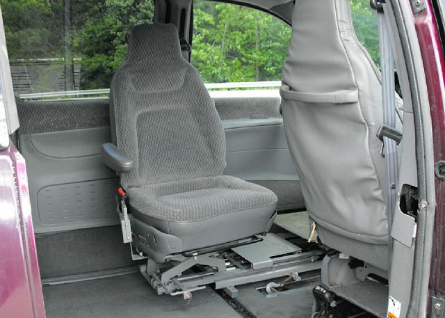 Plymouth Voyager 1999 photo 4