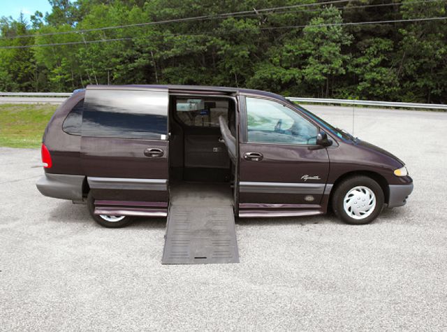 Plymouth Voyager 1999 photo 7