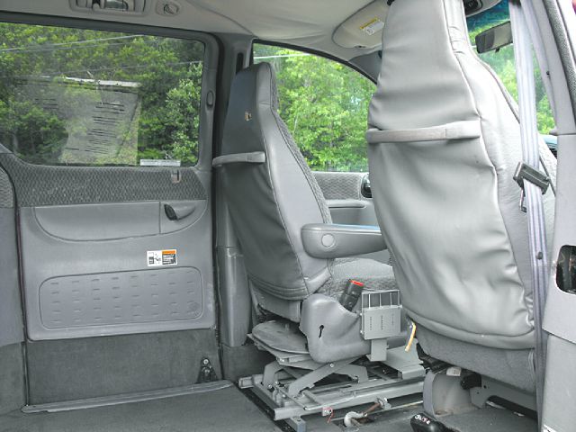 Plymouth Voyager 1999 photo 8