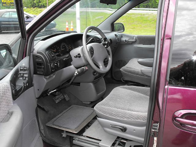 Plymouth Voyager 1999 photo 9