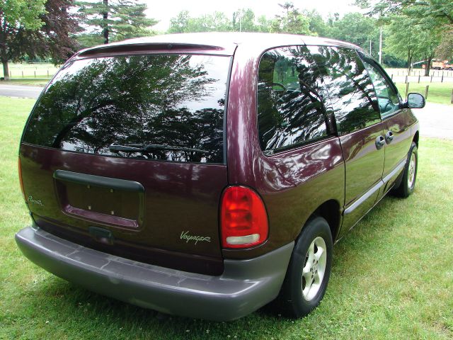 Plymouth Voyager 1999 photo 3