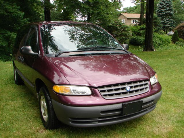 Plymouth Voyager 1999 photo 4