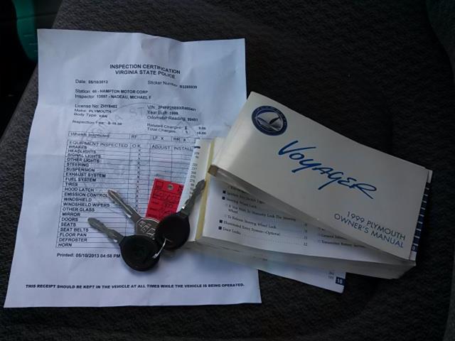 Plymouth Voyager 1999 photo 1