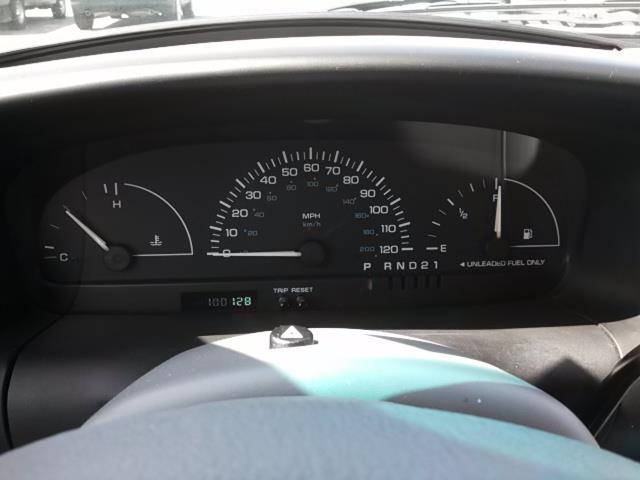 Plymouth Voyager 1999 photo 2