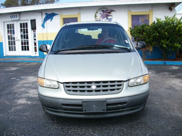 Plymouth Voyager 2000 photo 1