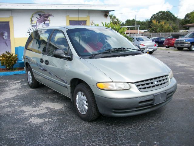 Plymouth Voyager 2000 photo 2