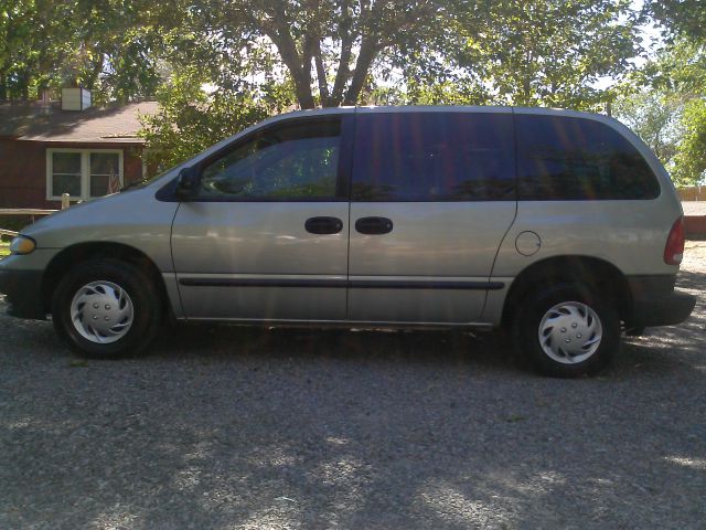 Plymouth Voyager 2000 photo 1