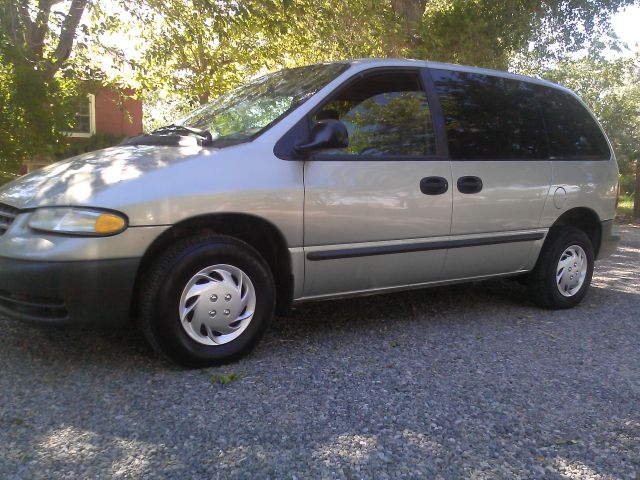 Plymouth Voyager 2000 photo 2