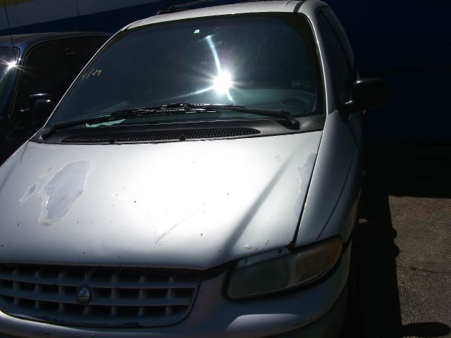 Plymouth Voyager 2000 photo 2