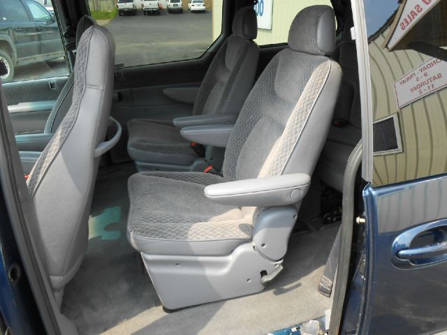 Plymouth Voyager 2000 photo 3