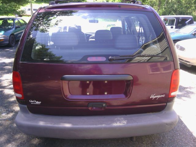 Plymouth Voyager 2000 photo 2