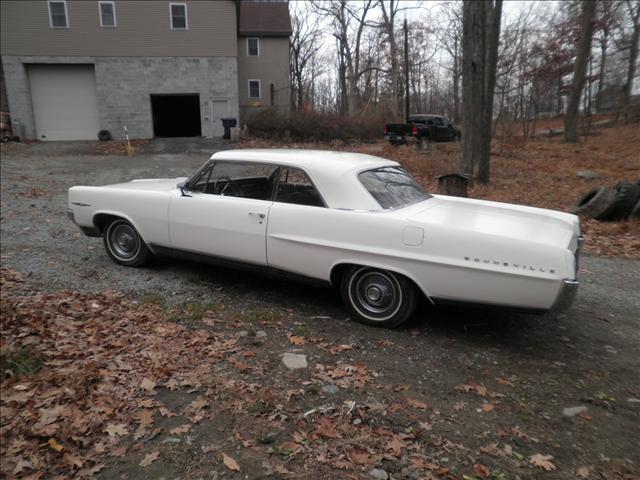 Pontiac Bonneville 1964 photo 1