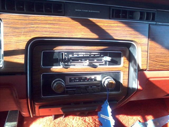 Pontiac Bonneville 1977 photo 2