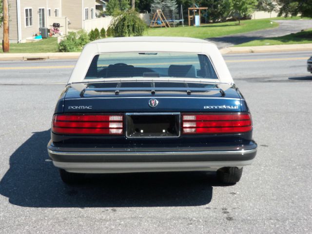 Pontiac Bonneville 1989 photo 1