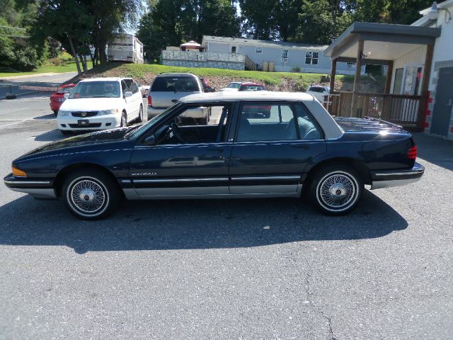 Pontiac Bonneville 1989 photo 3
