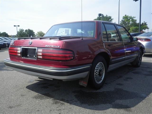 Pontiac Bonneville 1989 photo 4