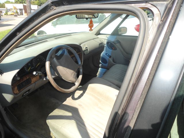 Pontiac Bonneville SE Sedan