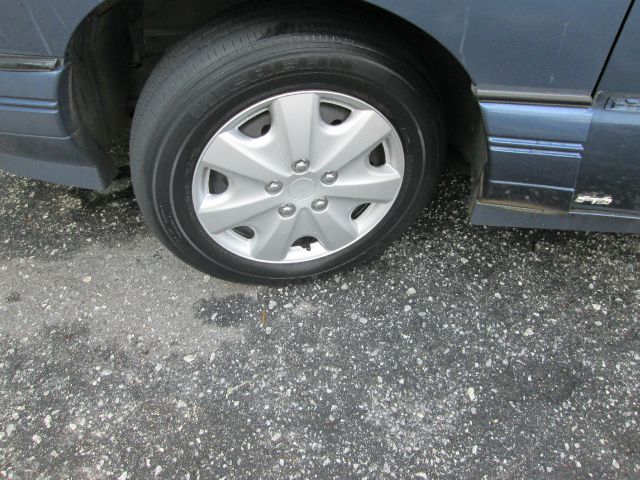 Pontiac Bonneville SE Sedan