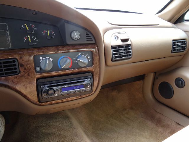 Pontiac Bonneville SE Sedan