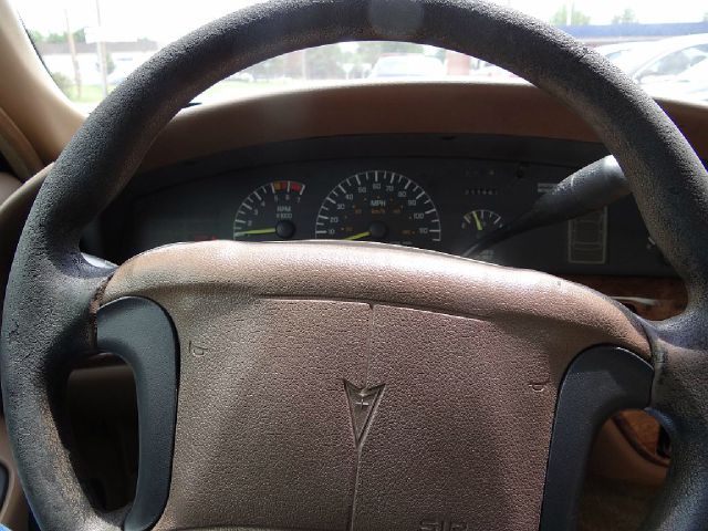 Pontiac Bonneville 1994 photo 2