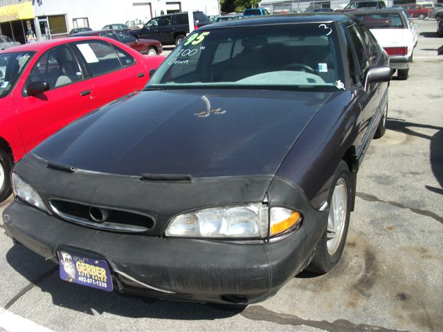 Pontiac Bonneville 1995 photo 1