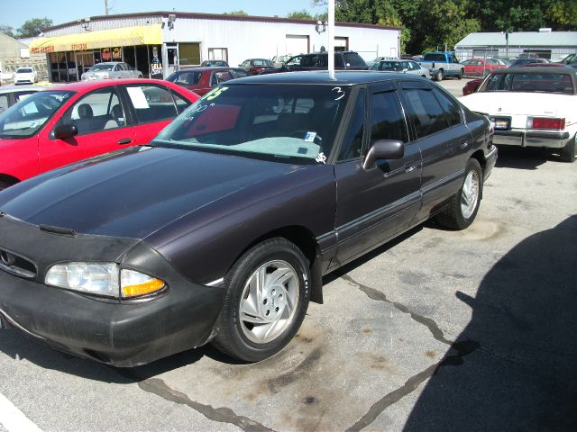 Pontiac Bonneville 1995 photo 2