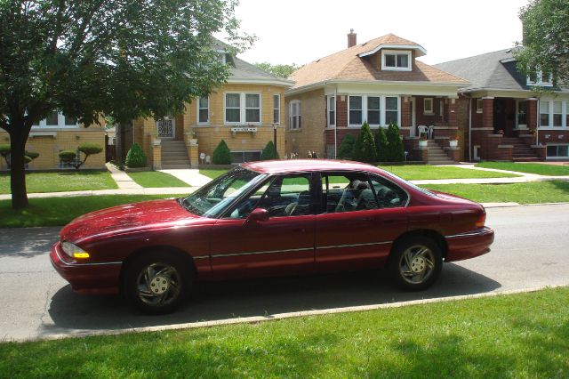 Pontiac Bonneville SE Sedan