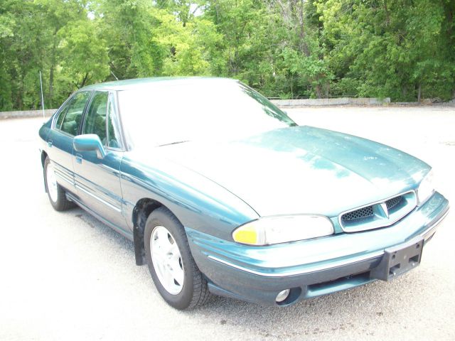 Pontiac Bonneville 1996 photo 2