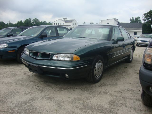 Pontiac Bonneville 1996 photo 2